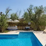 Casa Ulmi Con Piscina Bed & Breakfast 4*