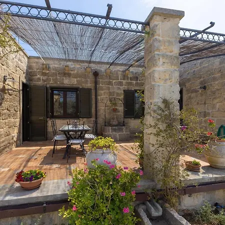 Casa Ulmi Con Piscina Couette-café Uggiano La Chiesa