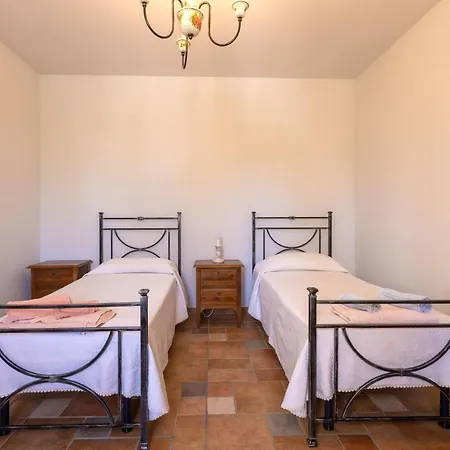 Casa Ulmi Con Piscina * Uggiano La Chiesa