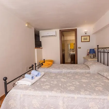 Casa Ulmi Con Piscina 우기아노 라 치에사