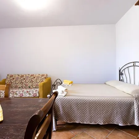 Casa Ulmi Con Piscina 4* 우기아노 라 치에사