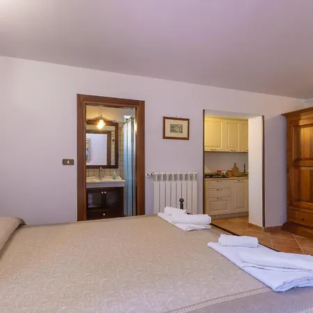 Casa Ulmi Con Piscina B&B 우기아노 라 치에사