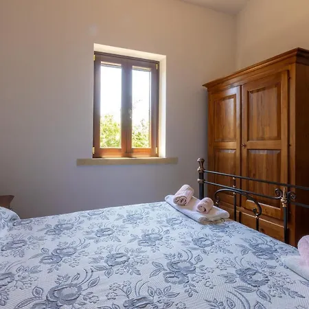 Casa Ulmi Con Piscina