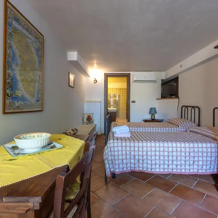 Casa Ulmi Con Piscina 우기아노 라 치에사