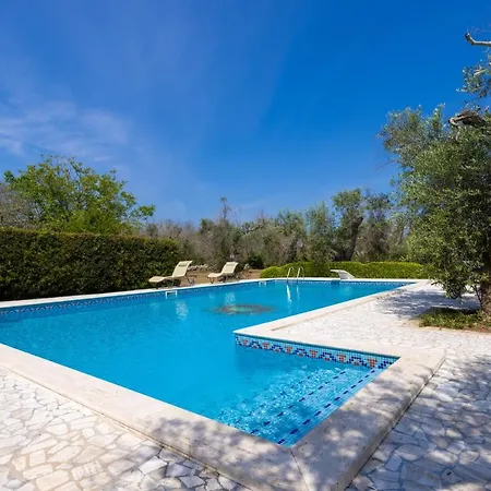 Casa Ulmi Con Piscina