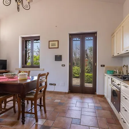 Casa Ulmi Con Piscina B&B 우기아노 라 치에사