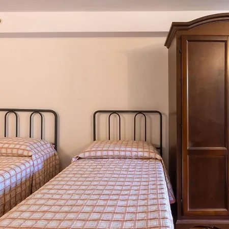 Casa Ulmi Con Piscina 4* 우기아노 라 치에사