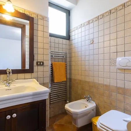 Casa Ulmi Con Piscina B&B 우기아노 라 치에사