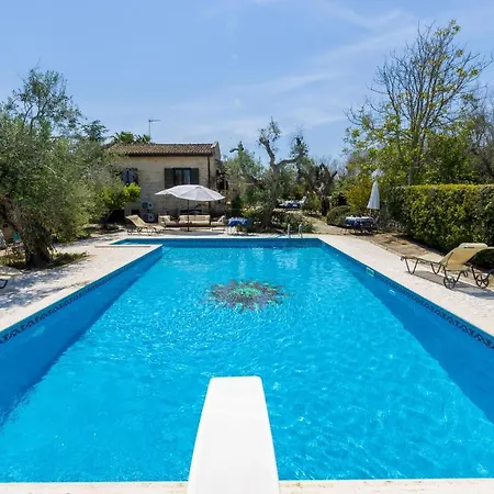 Casa Ulmi Con Piscina Bed and breakfast