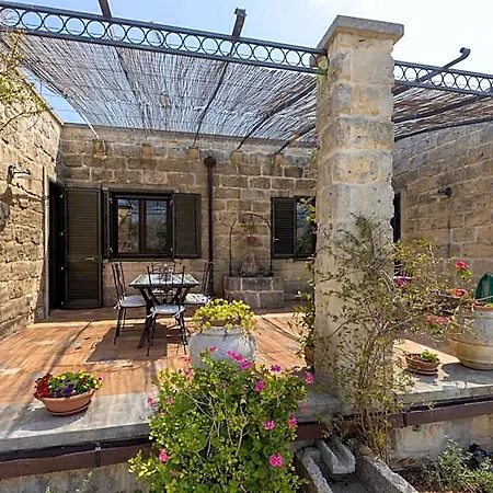 Casa Ulmi Con Piscina Bed & Breakfast 4*