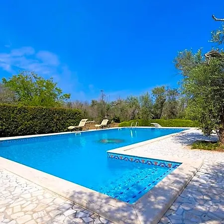 Bed & Breakfast Casa Ulmi Con Piscina 4*