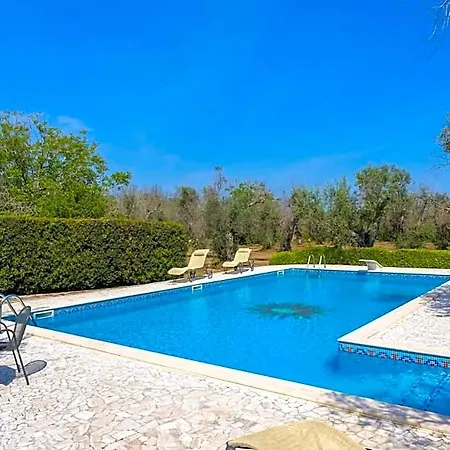 Casa Ulmi Con Piscina 4*