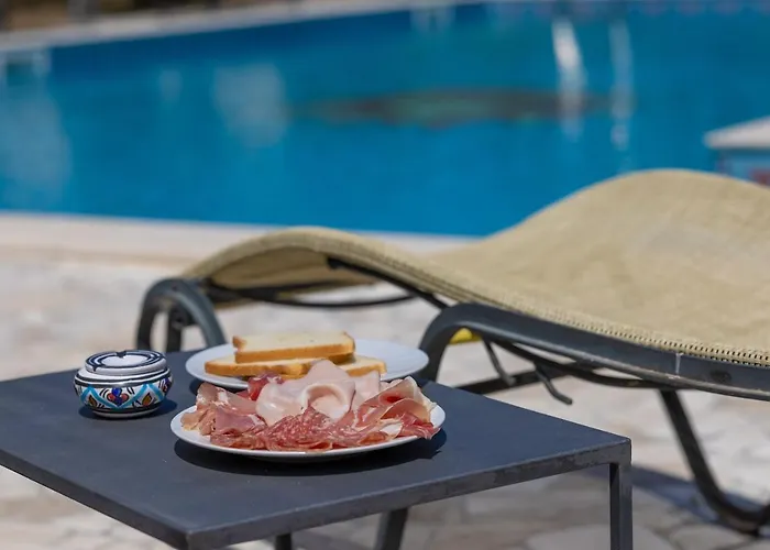 Casa Ulmi Con Piscina 4*