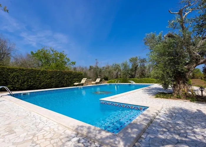 Casa Ulmi Con Piscina