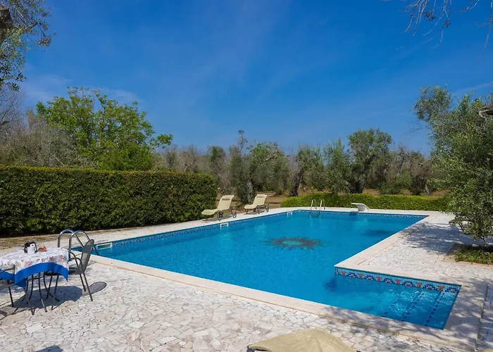 Casa Ulmi Con Piscina Bed & Breakfast Uggiano La Chiesa